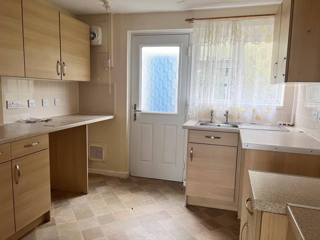 Lot: 56 - SEMI-DETACHED BUNGALOW WITH GARDENS -